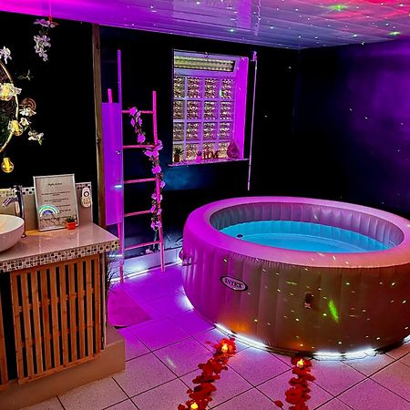 Suite Romantique Jacuzzi Gagny Luaran gambar
