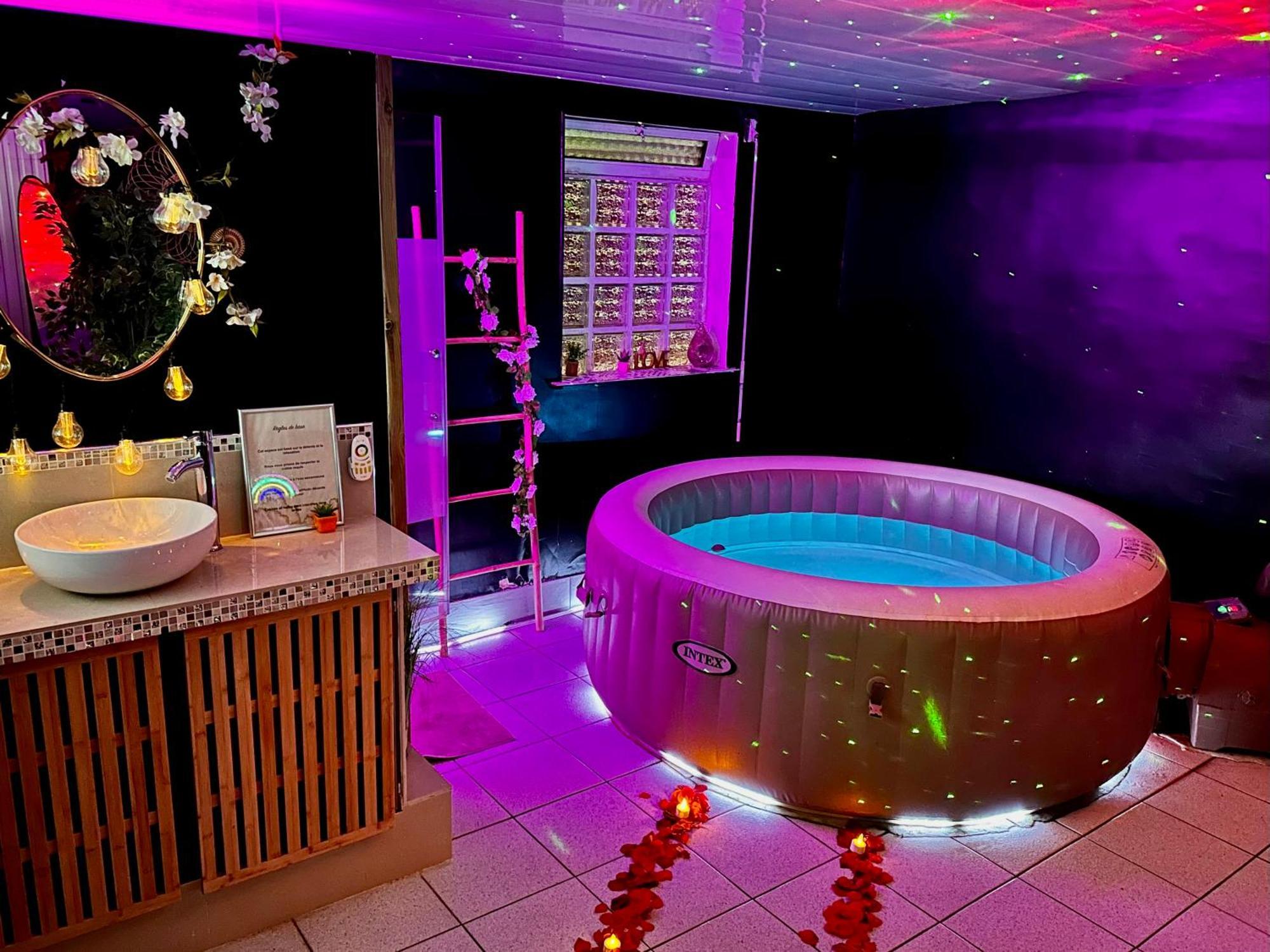 Suite Romantique Jacuzzi Gagny Luaran gambar